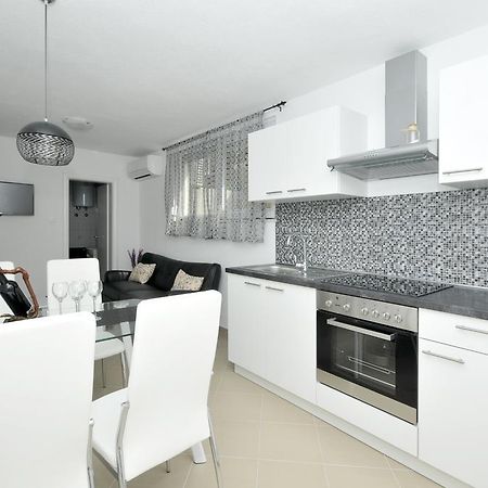 Apartmani Mijatovic Trogir Exterior foto